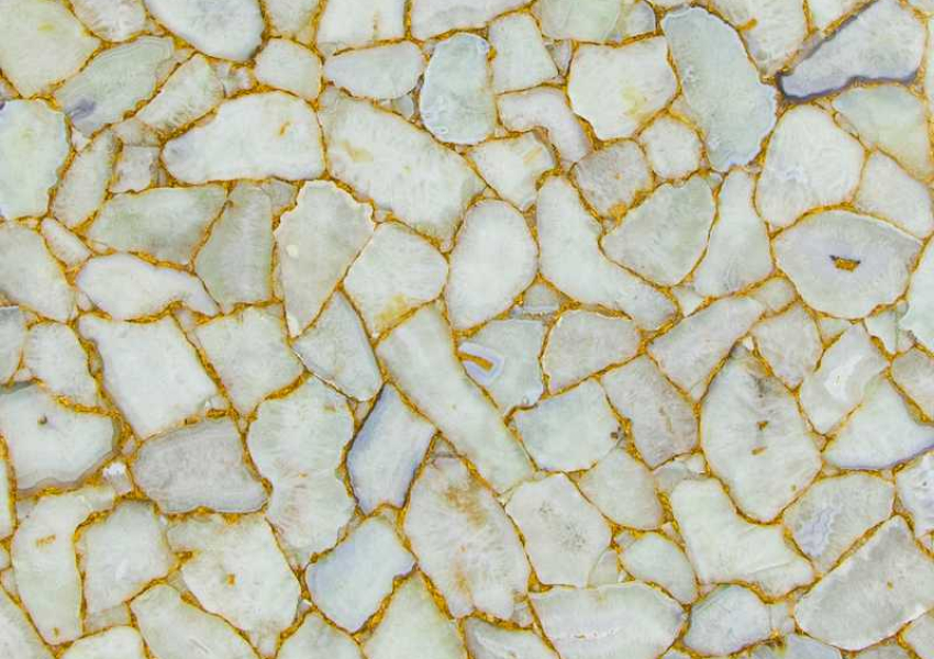 AGATE CRYSTAL WITH GOLD INLAY