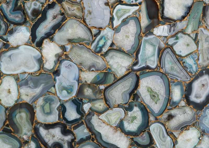 AGATE DELTA LIGHT WITH GOLD INLAY